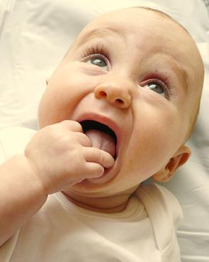 Rosną wydatki na żywność dla niemowląt 18 baby karmienie