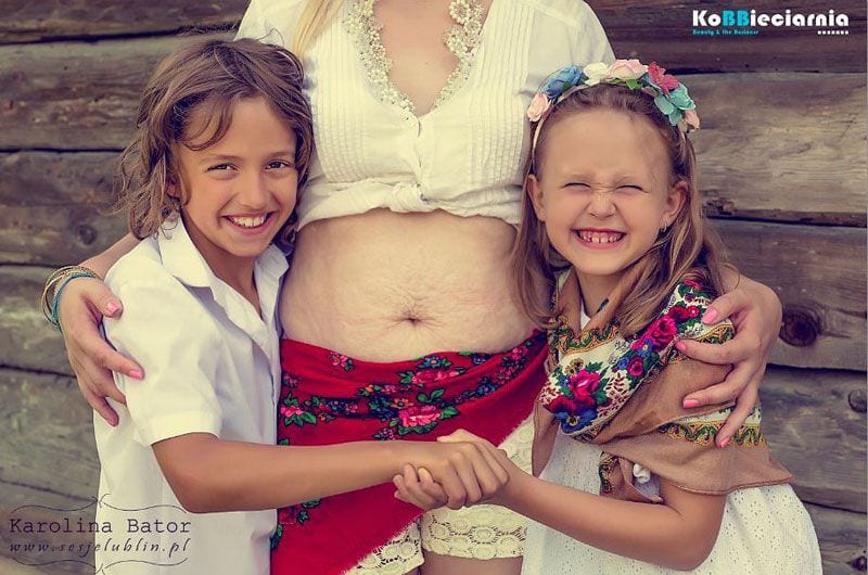 „Mamy brzuszek, macierzyństwo bez retuszu” - projekt, który pozwala zaakceptować kobietom ciało po porodzie 2 mam brzuszek1
