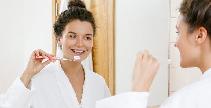 Domowe wybielanie zębów 12 Tooth whitening at home small