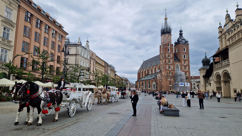 Rodzinny weekend pełen kolorów i atrakcji. Hotel Galaxy w Krakowie zaprasza na Neon Party z okazji Dnia Dziecka 13 artykul galaxy hotel 2026 13